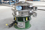 600型三次元振動篩，產(chǎn)量可達(dá)500kg/h。